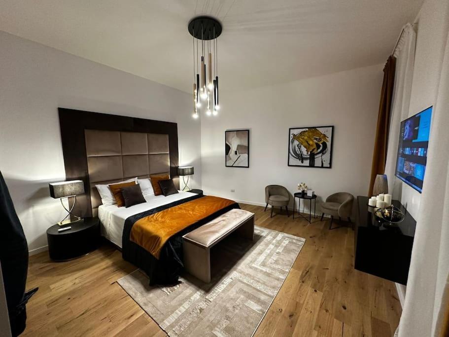Curato Collection Rom